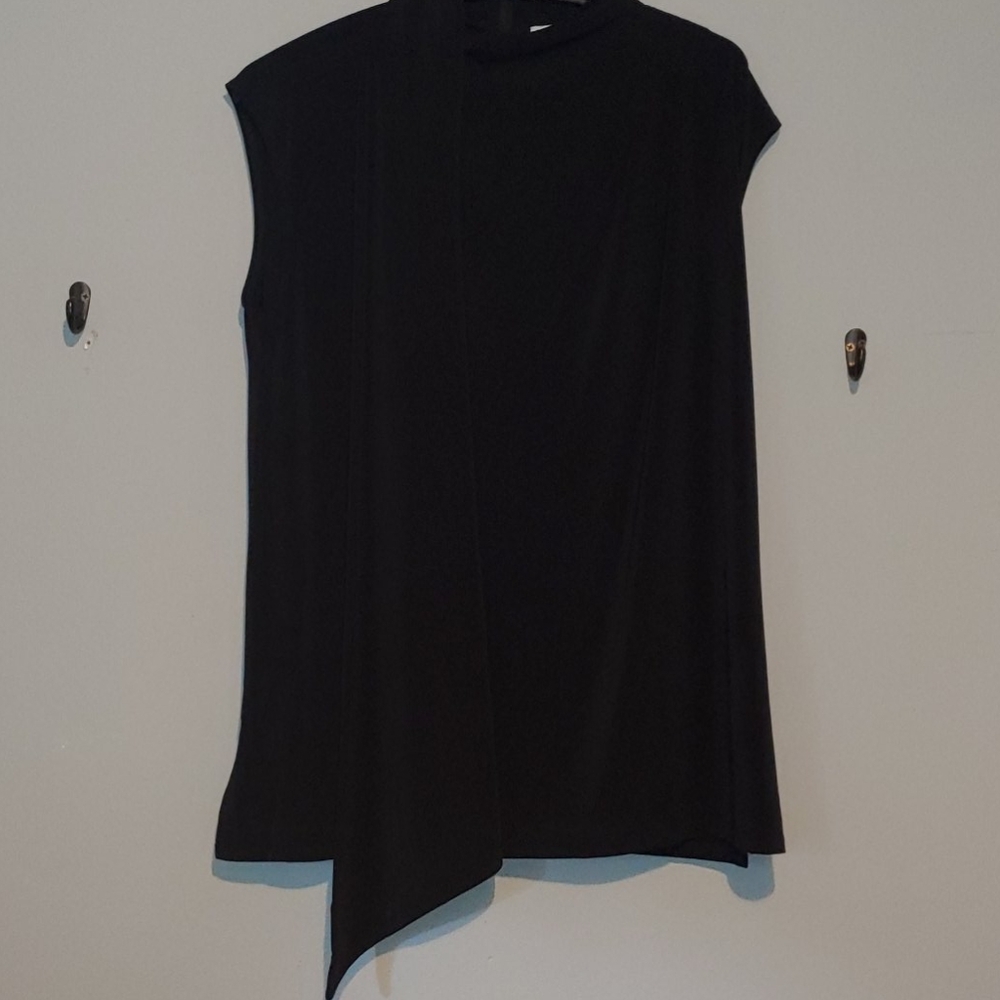 Sleeveless with scarf blouse. Brand:David Meister